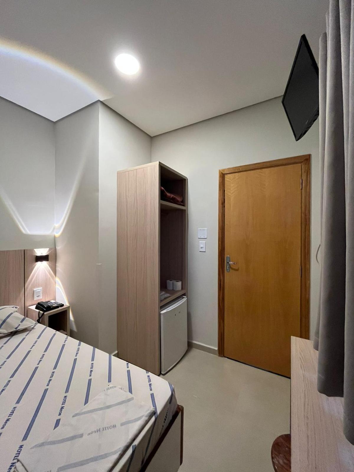 Hotel Neon - Proximo A 25 De Marco, Bom Retiro E Bras, A 2Min Do Mirante Sampa Sky E Pista De Skate Anhangabau São Paulo Luaran gambar